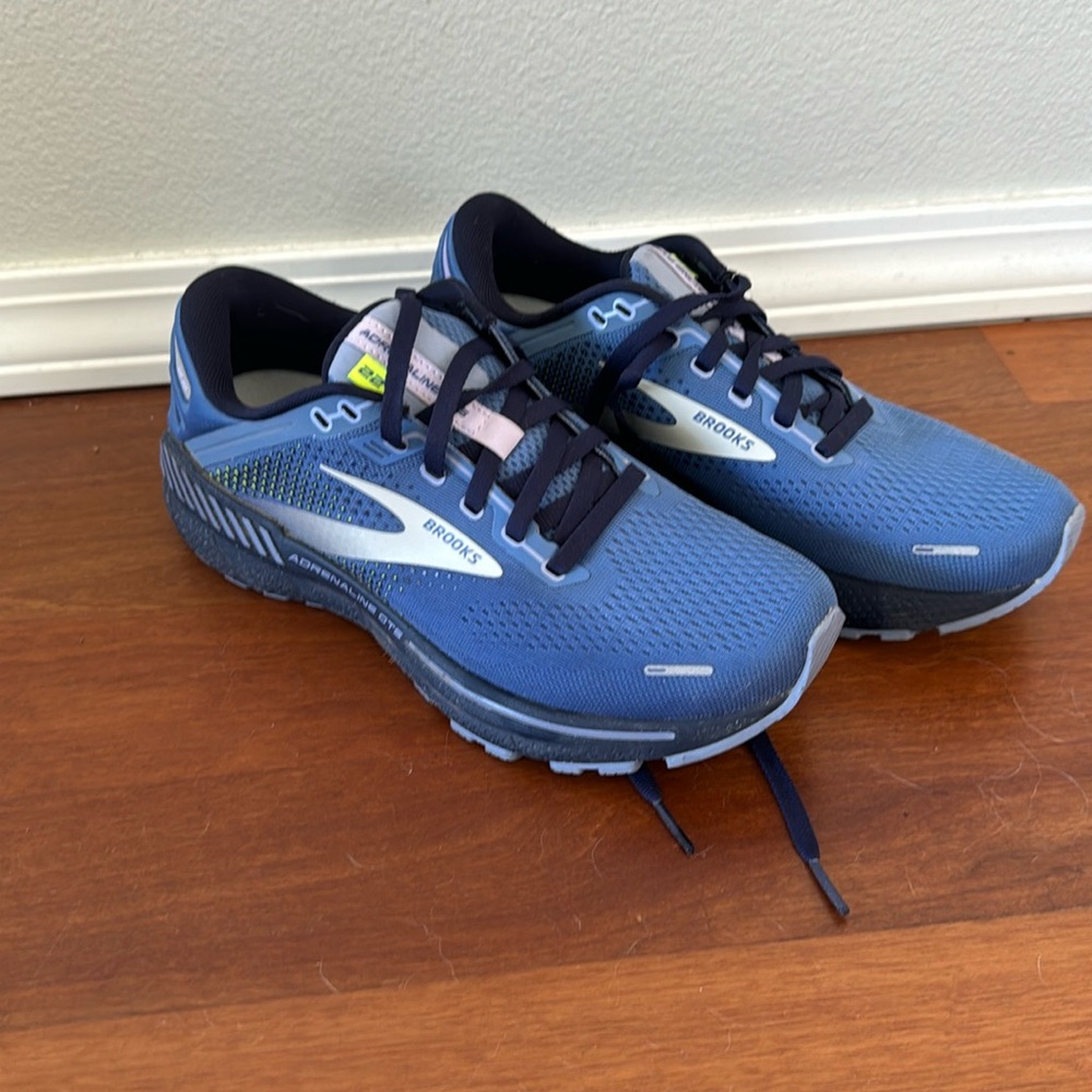 Brooks Adrenaline GTS 22 Running Shoes EUC